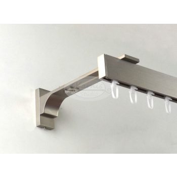 Design profilkarnis 1 sínes matt ezüst végzáróval hosszú vario tartóval 300 cm felett   Design profilkarnis 1 sínes matt ezüst végzáróval hosszú vario tartóval 300 cm felett